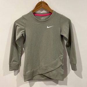 Girls gray Nike dri fit shirt size 5-6 years M